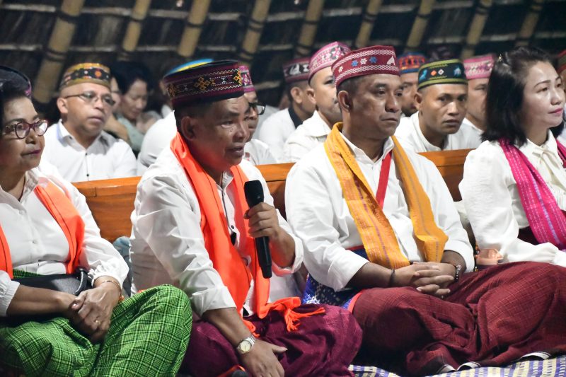 Bupati Manggarai, Heribertus Geradus Laju Nabit menggelar acara 'teing hang' di Gendang Todo pada Selasa (8/7).