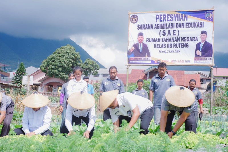 Ketut Akbar Herry Achar