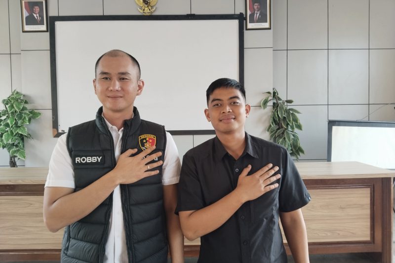 Kasat Reskrim Iptu Robbyanli Dewa Putra yang didampingi KBO Reskrim Polres Manggarai mengelar Konferensi pers terkait progres penanganan kasus di semester awal tahun 2025.