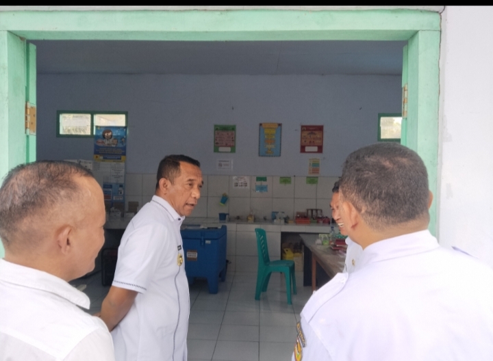 Bupati Manggarai, Herybertus Geradus Laju Nabit memantau langsung pelayanan kesehatan di Puskesmas La'o