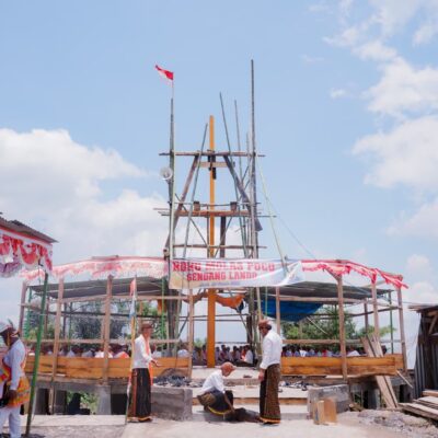 Prosesi adat Roko Molas Poco di Rumah Gendang Lando, Desa Bangka Jong, Kecamatan Wae Ri’i pada Kamis, 23 Oktober 2025. (Dok.Fajar NTT/ Yulianus Onca)