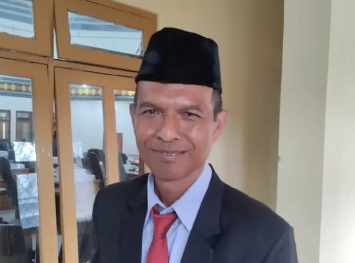 Kepala Dinas Lingkungan Hidup Kabupaten Manggarai, Charles Rini. (Dok. Fajar NTT/ Nal)