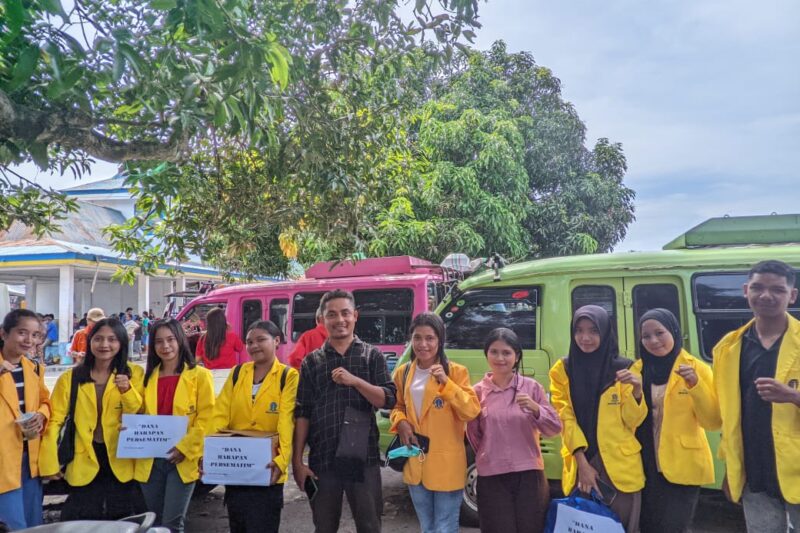 Mahasiswa UT Salut Dewantara Borong Bersama Wartawan Lokal menggelar Penggalangan Dana untuk mendukung Persematim (Foto: Nal Jehaut)