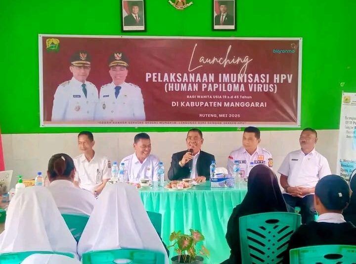 Wakil Bupati Manggarai sedang memberikan sambutan dalam launching pelaksanaan imunisasi HPV bagi (Dok.Fajar NTT)